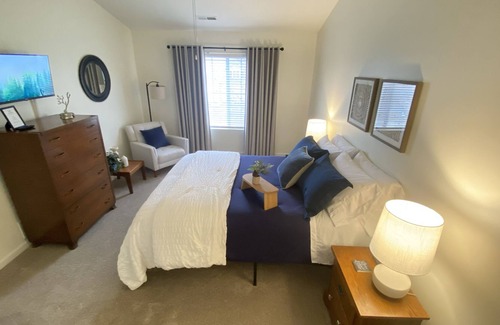 Loves Park Condominio | Cozy and Professional Condo