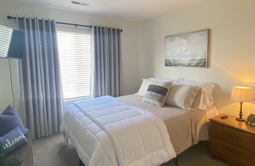 Loves Park Condominio | Cozy and Professional Condo