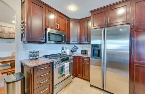 San Ysidro Casa | Cozy and quiet 6-bedroom retreat close to outlet mall shopping and more!