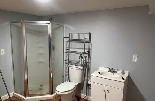 Jonesboro Apartamento | Cozy and Quiet getaway near shopping and entertainment.