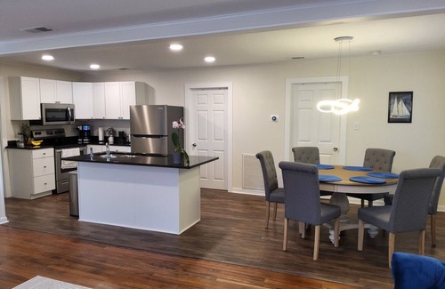 Driftwood Casa | Cozy and quiet getaway close to Park & Bay