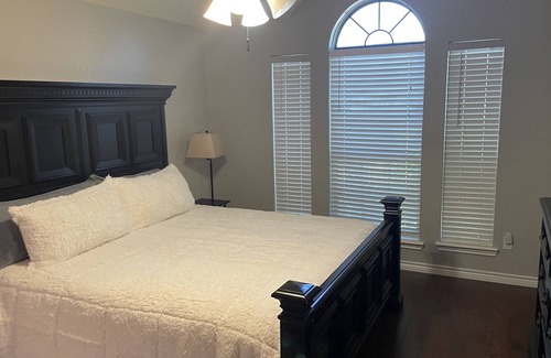 Garland Casa | Cozy and quiet neighborhood a minutes from shopping