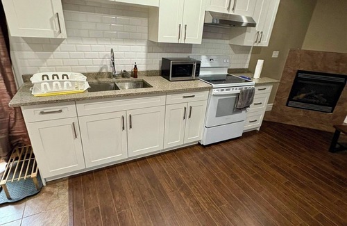 Woodslee Casa | Cozy and quiet room close to riverside.
