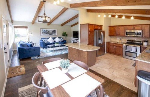 Prairie Village Casa | Cozy and Quiet 3 BR, 2 BA Home in Prairie Village - Pet Friendly