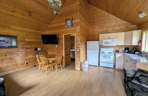 Regional District of Fraser-Fort George Cabina | Cozy and Relaxing Getaway Cabin #11