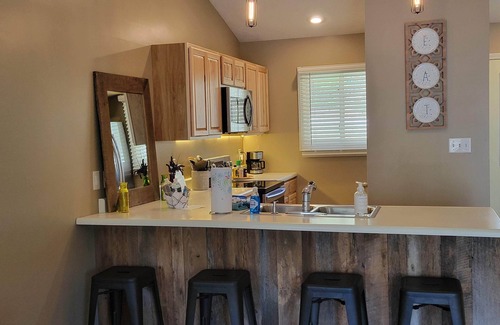 Bloomington Casa | Cozy and Relaxing...Just Steps To The Lake
