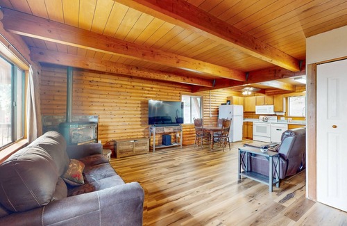Tahoma Casa | Cozy and rustic cabin with lake view, deck, grill, WiFi, & fireplace