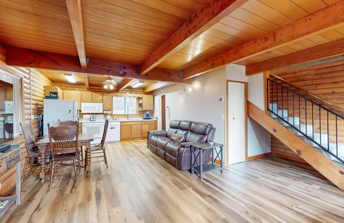 Tahoma Casa | Cozy and rustic cabin with lake view, deck, grill, WiFi, & fireplace