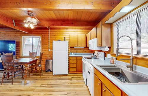 Tahoma Casa | Cozy and rustic cabin with lake view, deck, grill, WiFi, & fireplace