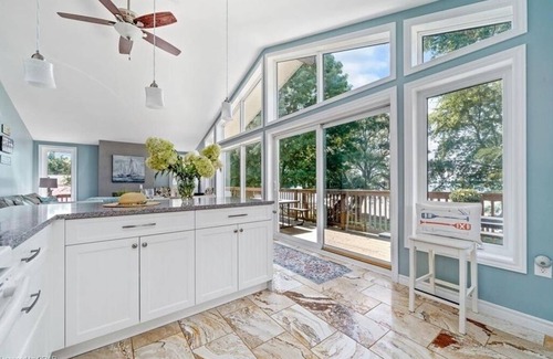 Cressy Cabaña | Cozy and Scenic Lakefront Cottage in Prince Edward County.