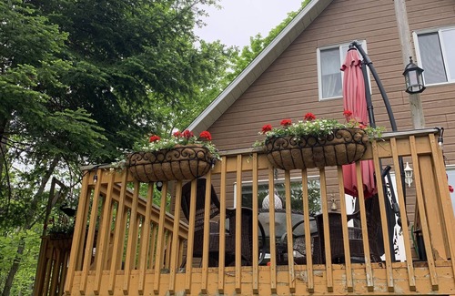 Papineau Regional County Municipality Cabaña | Cozy and secluded cottage on a private road. 7 minutes from all amenities.
