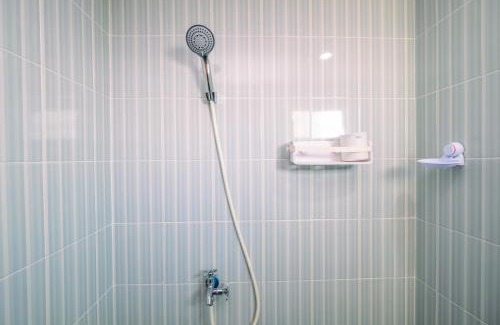 Depok Apartamento | Cozy and Simple Living Studio Apartment at Cinere Resort By Travelio
