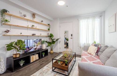 Griffintown Apartamento | Cozy and Spacious Condo Downtown