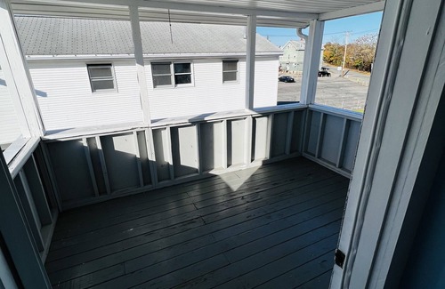 Pawtucket Apartamento | Cozy and spacious two-bedroom apartment