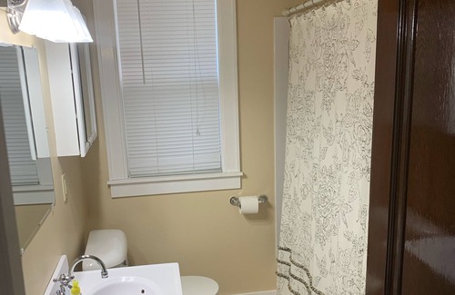 Sault Ste. Marie Casa | Acogedor y reluciente limpio ~ ¡Mejor que un hotel!