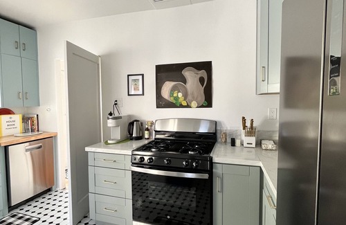 Beach Barber Tract Cabaña | Cozy and Stylish Beach Cottage in La Jolla near Windansea Beach