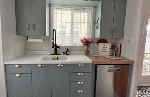 Beach Barber Tract Cabaña | Cozy and Stylish Beach Cottage in La Jolla near Windansea Beach