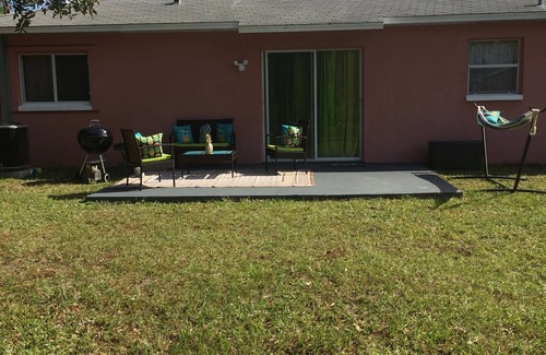North Port Casa | Acogedora y elegante casa con vista arbolada en North Port, Fl