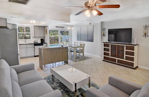 Saint James City Cabaña | Cozy and warm 3-bedroom cottage with a pool in the island