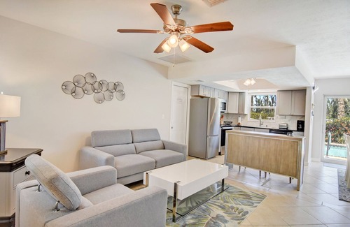 Saint James City Cabaña | Cozy and warm 3-bedroom cottage with a pool in the island