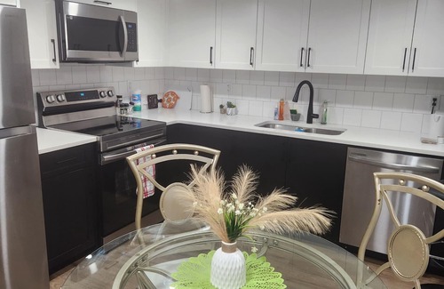 Calgary Apartamento | Cozy and Well-Furnished 2-Bedroom Basement Suite in North Calgary