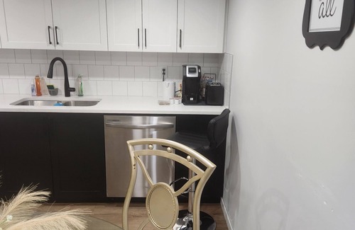 Calgary Apartamento | Cozy and Well-Furnished 2-Bedroom Basement Suite in North Calgary