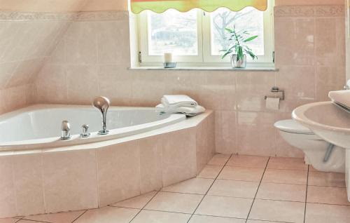 Borgerende Apartamento | Cozy Apartment In Börgerende-Rethwisch