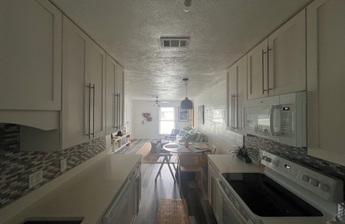 El Centro Beach Casa | Cozy apartment next to Frank Brown park,pier park, and 5 blocks from the beach