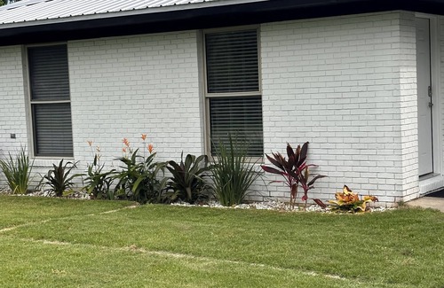 El Centro Beach Casa | Cozy apartment next to Frank Brown park,pier park, and 5 blocks from the beach