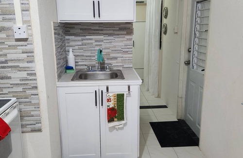 West Coast Apartamento | Cozy Apartment 1 minute away from Dover Beach & St.Lawrence Gap!