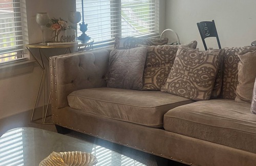 Lebanon Apartamento | Cozy Apartment 2bd 2ba with balcony. Washer and dryer included. Full kitchen.