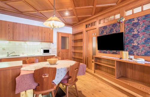 San Cassiano Apartamento | Acogedor apartamento "Dolomieu 19" con vistas a la montaña, Wi-Fi y bañera de hidromasaje
