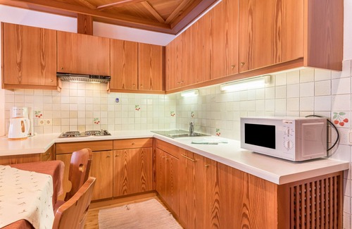 San Cassiano Apartamento | Acogedor apartamento "Dolomieu 19" con vistas a la montaña, Wi-Fi y bañera de hidromasaje