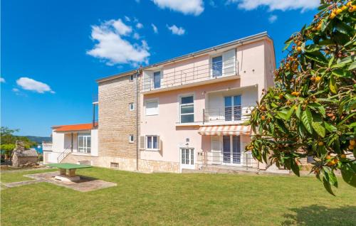 Sveti Filip i Jakov Apartamento | Cozy Apartment In Sveti Filip I Jakov