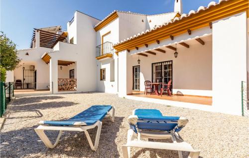 Alcaucín Apartamento | Cozy Apartment In Alcaucín With Wifi