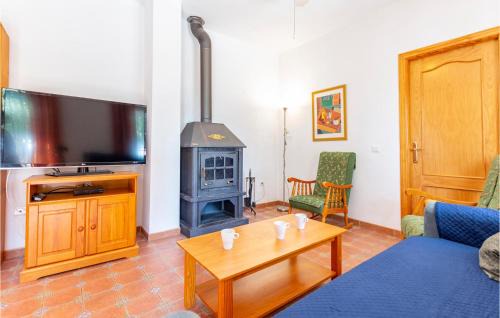 Alcaucín Apartamento | Cozy Apartment In Alcaucín With Wifi