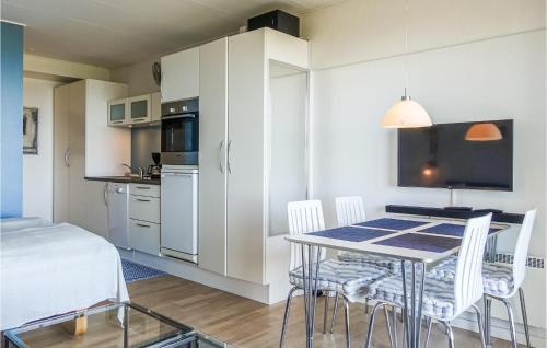 Sandkaas Apartamento | Cozy Apartment In Allinge With Wifi