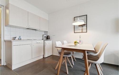 Sandvig Apartamento | Cozy Apartment In Allinge With Kitchen