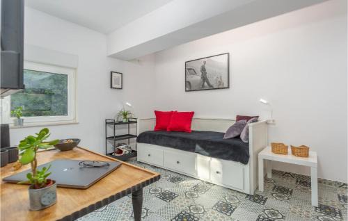 Bogovici Apartamento | Cozy Apartment In Bogovici With Wifi