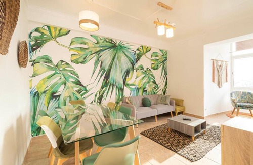 Cacilhas Apartamento | Cozy Apartment in central Almada w Swing Chairs