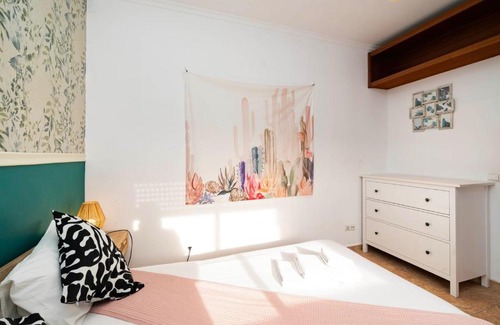 Cacilhas Apartamento | Cozy Apartment in central Almada w Swing Chairs