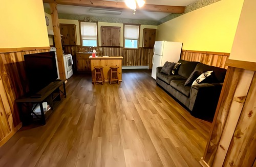 Colebrook Apartamento | Cozy apartment in Colebrook NH
