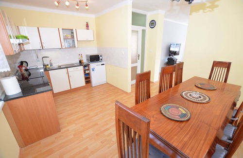 Vysoke Myto Apartamento | Hermoso apartamento en Vysoké Mýto con jardín y terraza compartidos