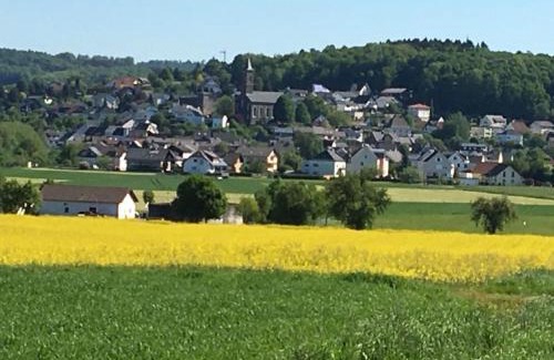 Waldbrunn Apartamento | Cozy Apartment in Ellar with Garden