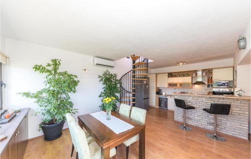 Rudine Apartamento | Cozy Apartment In Kastel Novi