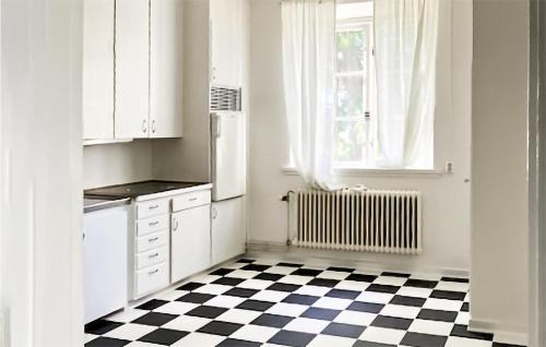 Kristinehamn Apartamento | Cozy Apartment In Kristinehamn