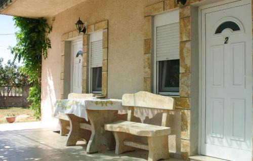 Gradina Apartamento | Cozy Apartment In Lozovac With Wifi