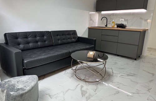 Les Fleurs Casa | Cozy apartment in Monaco center.