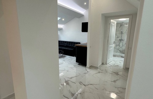Les Fleurs Casa | Cozy apartment in Monaco center.