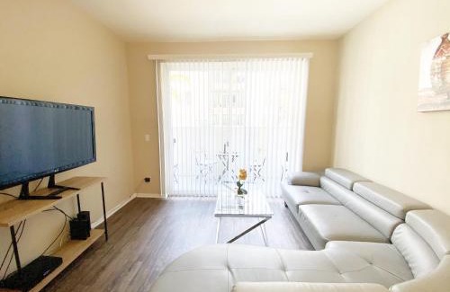 Marina del Rey Hotel | Cozy Apartment in MDR